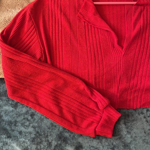 Red crop long sleeve - Picture 3 of 3